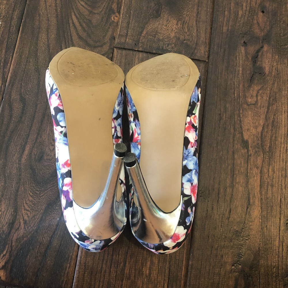 Apt. 9 floral heels - Picture 7 of 8